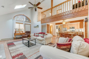 Pocono Lake Home with Screened Porch Less Than 1 Mi to Beach